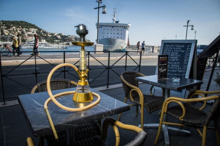 Découvrez l'espace lounge du Safran sur le port de Nice